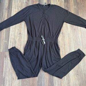 Vuori Black Long Sleeve Jumpsuit / One-Piece – Size M